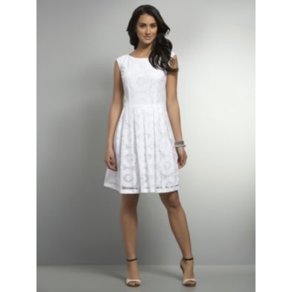 NEW YORK & COMPANY Dress Midi White Lace Overlay Medallion Lined Size 8 - Picture 2 of 10